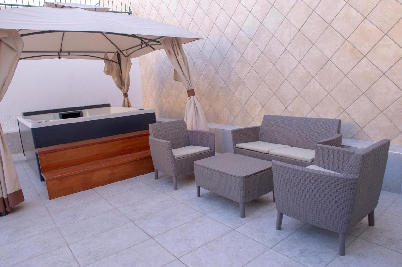 Joyce Luxury Suite 莫诺波利 外观 照片